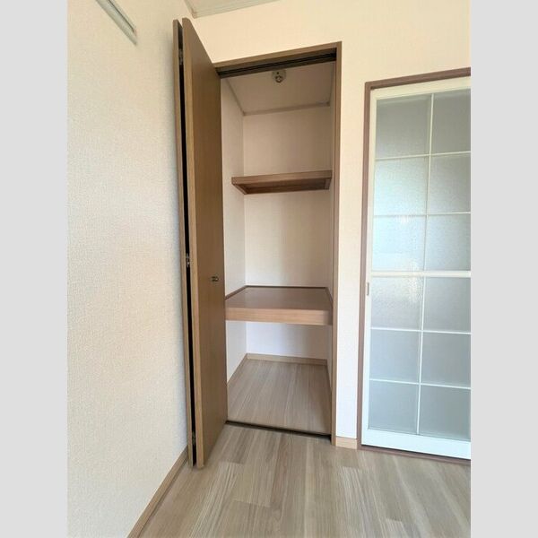 サニーガーデン106号室 洋室収納