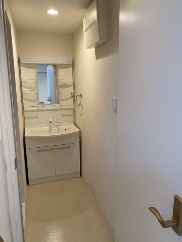 藤和中野坂上コープ604号室 朝の身支度バッチリ、独立洗面台