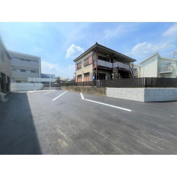 グランシャリオ102号室 駐車場