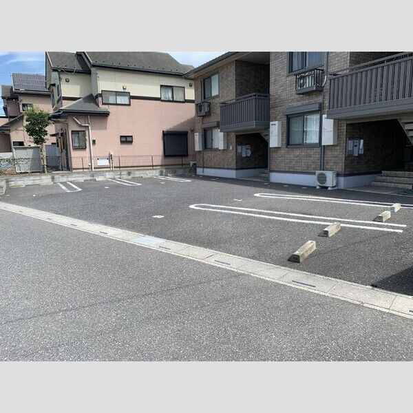 エスパース・リベルテ 駐車場