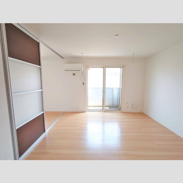 ルミニョンセパル　A LDK12.4帖(別角度)