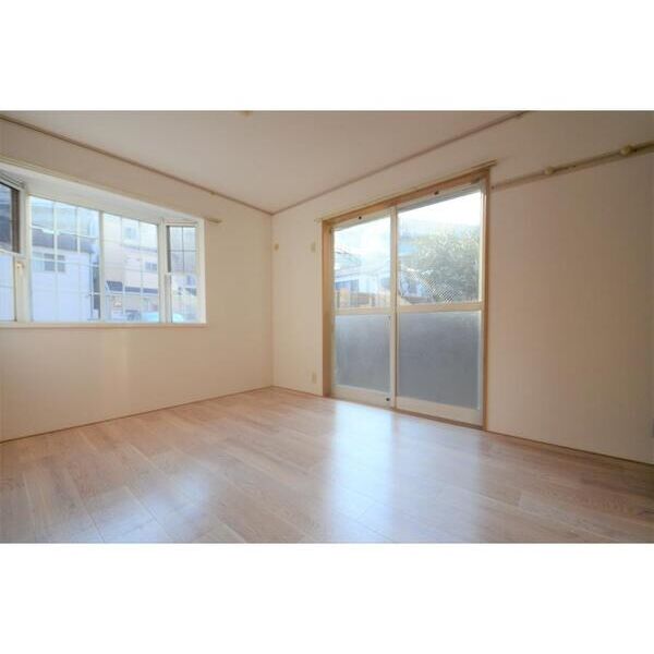 クレセント四ツ木103号室 リビング