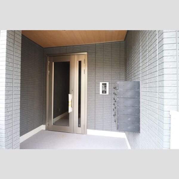 セレスティア西台A エントランス