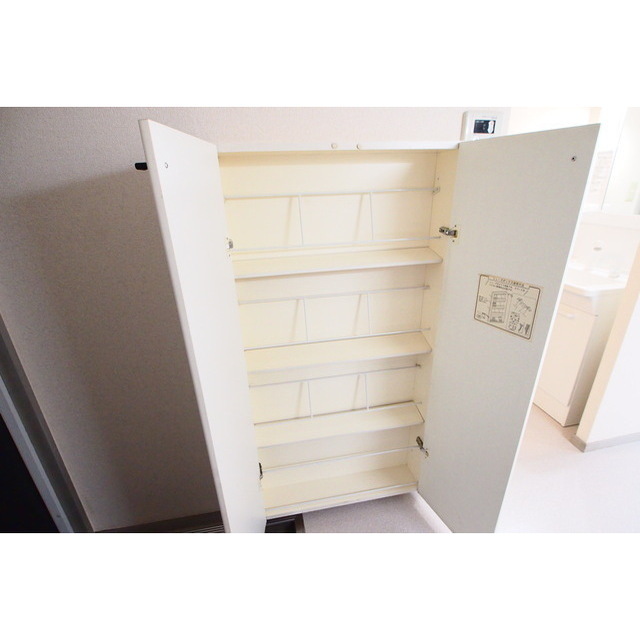 コモハウス南台2号館211号室 シューズBOX♪