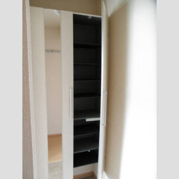 ウエストコート106号室 姿見付シューズBOX