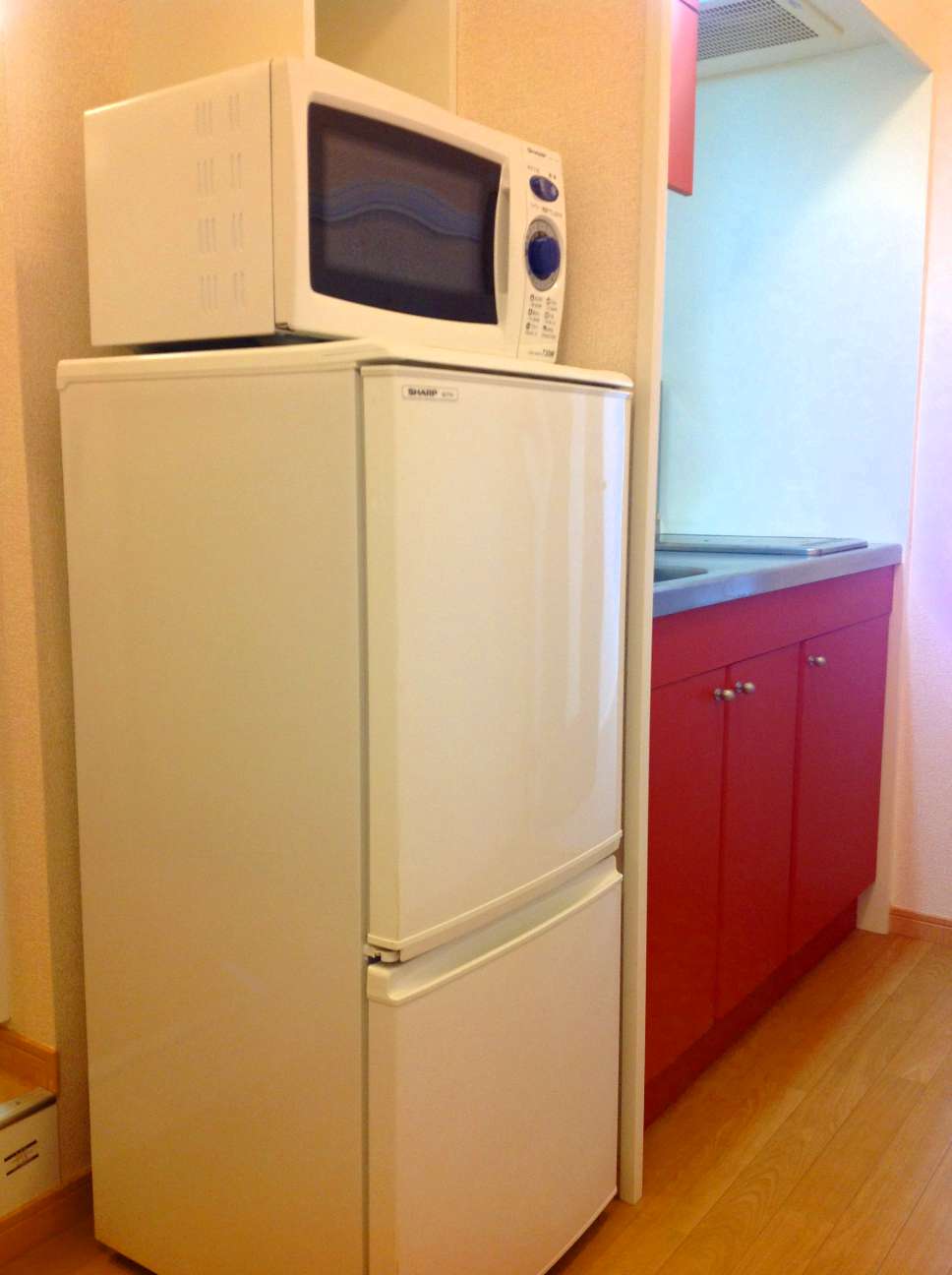 レオパレス夕映え302号室 電子レンジと冷蔵庫