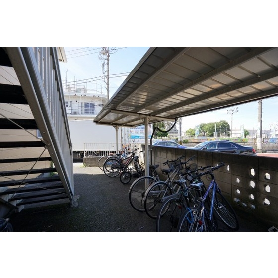 ツインズＡ棟0101号室 自転車置き場