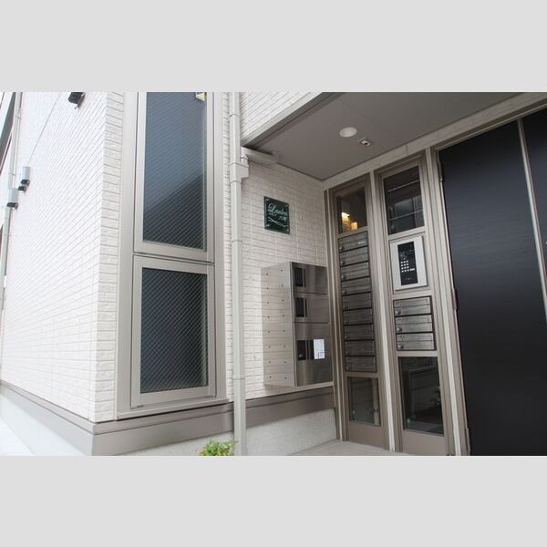ラウレア六町203号室 エントランス