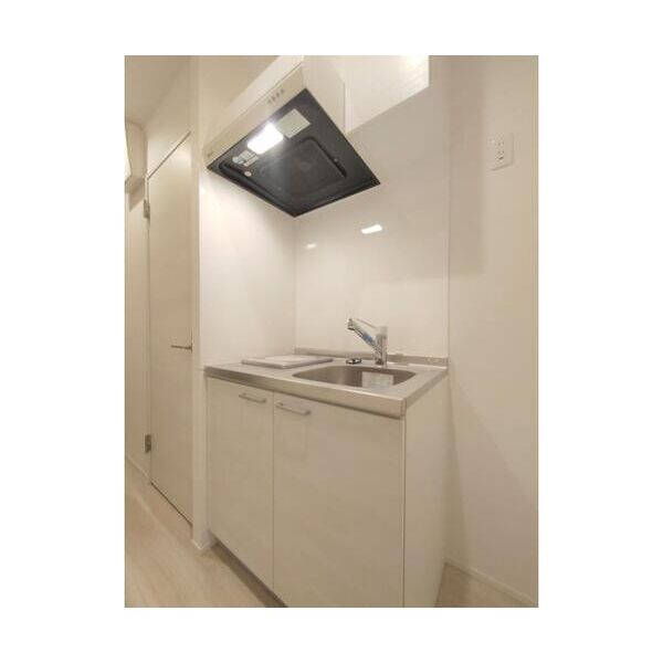 ブルーライトヨコハマ603号室 キッチン