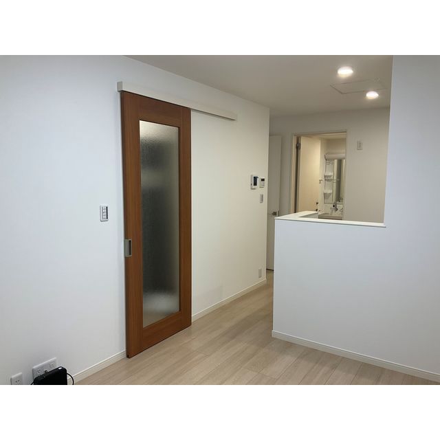 M・プーロニンフェア201号室 リビング