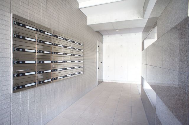 マリンパレス登戸0503号室 集合ポストと宅配ボックスあります
