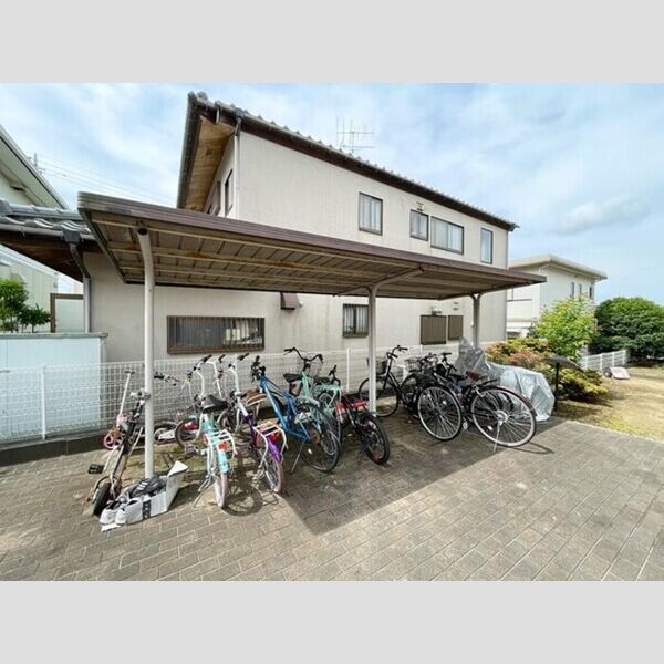 メゾンクレール　四番館 駐輪場