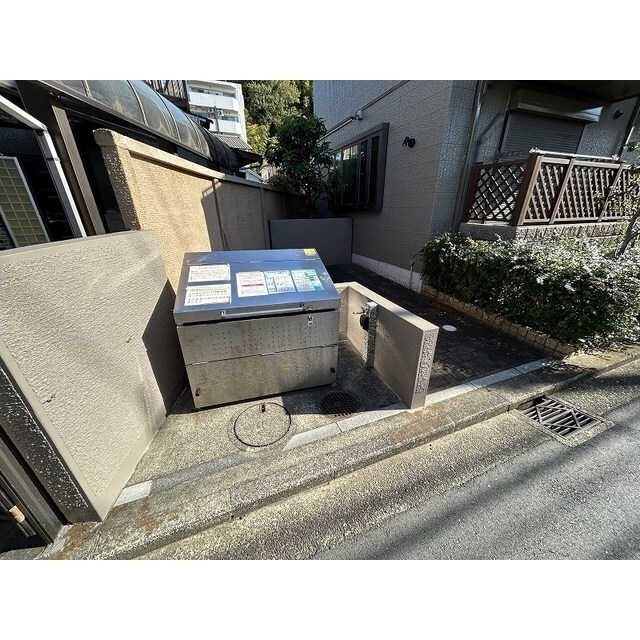 ベルデカーサ日吉102号室 ゴミ置き場