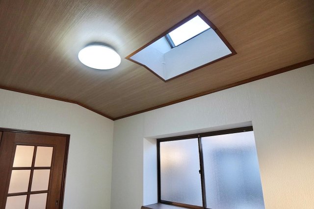 船橋市大穴北２丁目戸建 2階洋室天窓