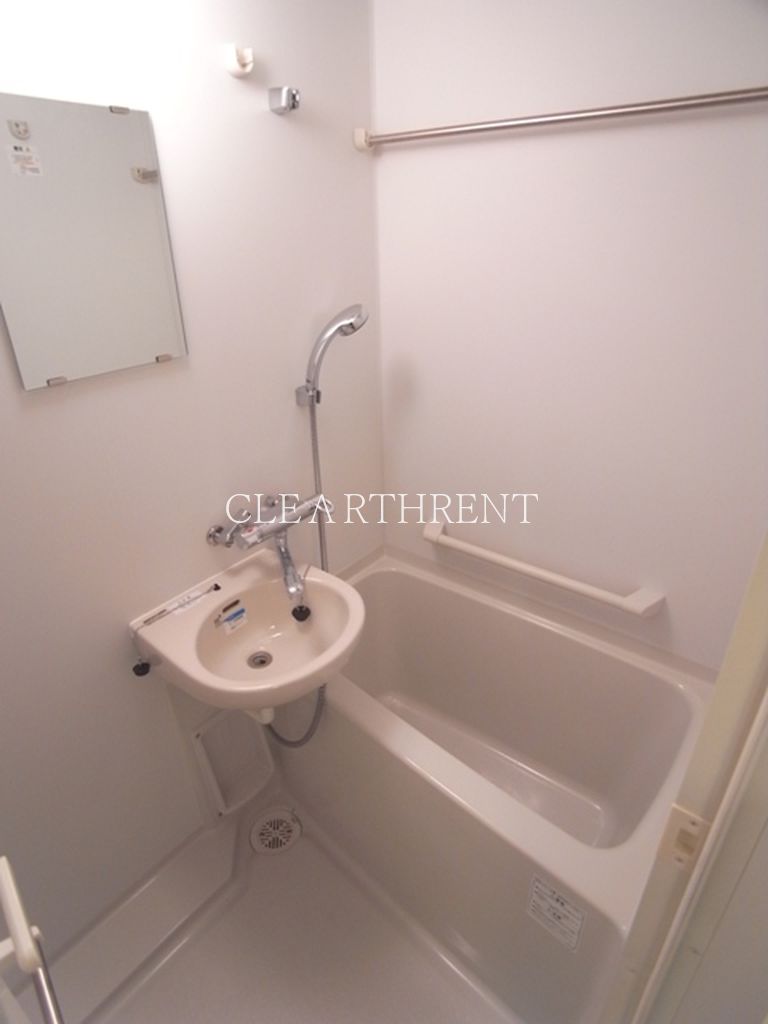 コンシェリア文京根津203号室 雨の日も安心の浴室乾燥機能付き