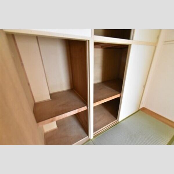 Bellevue弐番館 押入れ