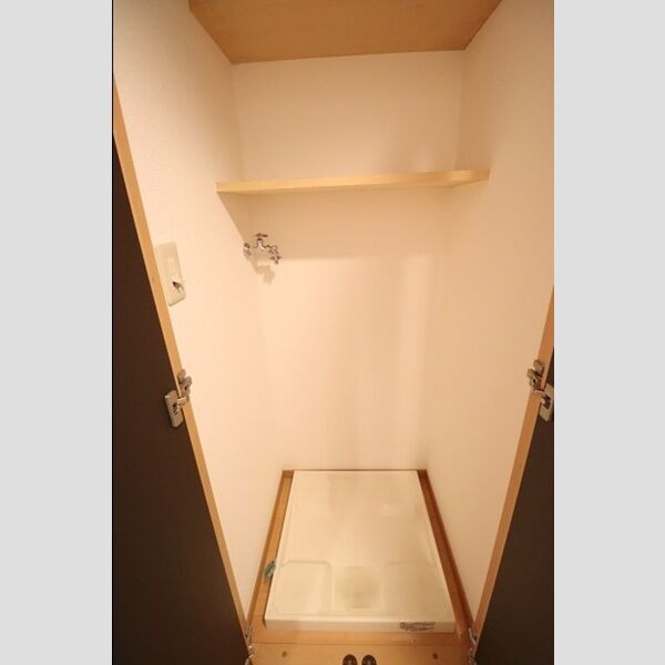 グランシーズ・アリヤマ 室内洗濯機置場