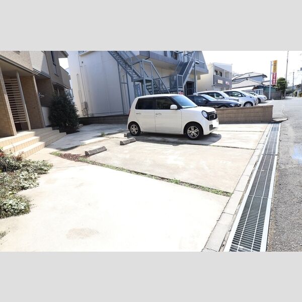 ボンヌール　マキ 駐車場