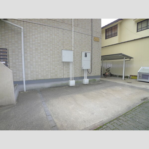 ポラリス 駐車場