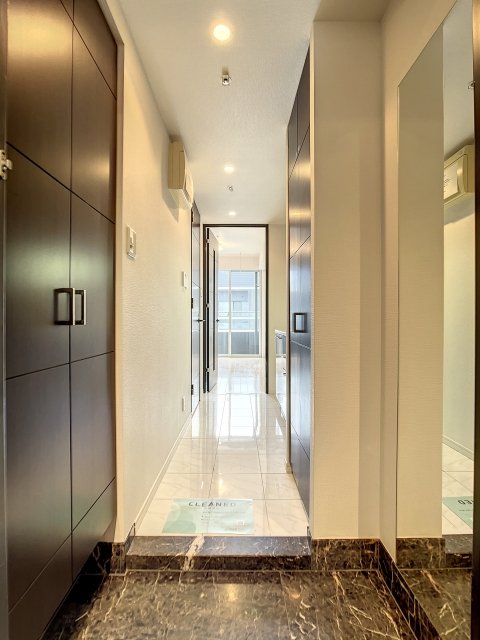 ファーストリアルタワー新宿13階 玄関