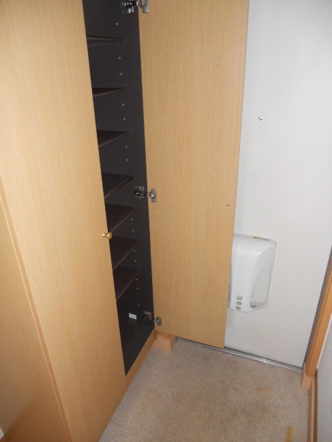 ウィル千代田0105号室 下駄箱