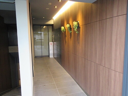 ベルジェンド三鷹ラ・ヴィエ3階 アプローチ