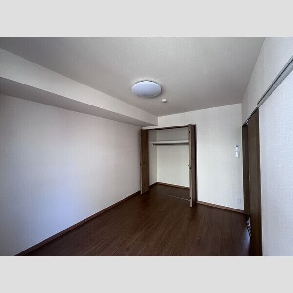 ハイカムールST・ユアサ203号室 洋室