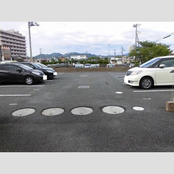 プラージュ横渚205号室 駐車場