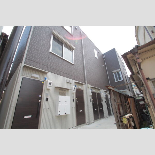 La Fleur101号室 落ち着いた外観の建物です♪