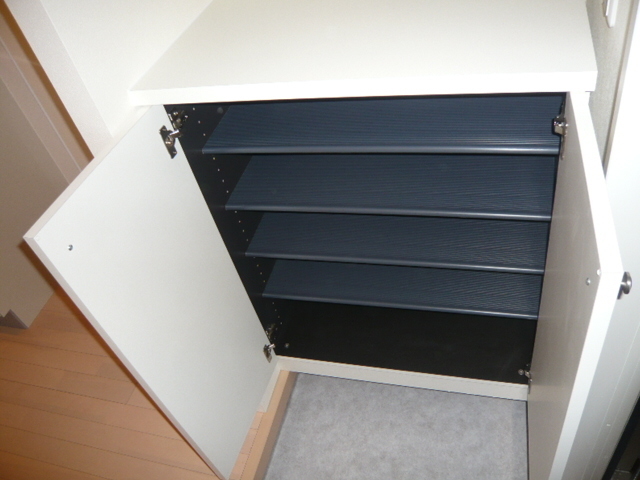 フォレスタ高幡 下駄箱