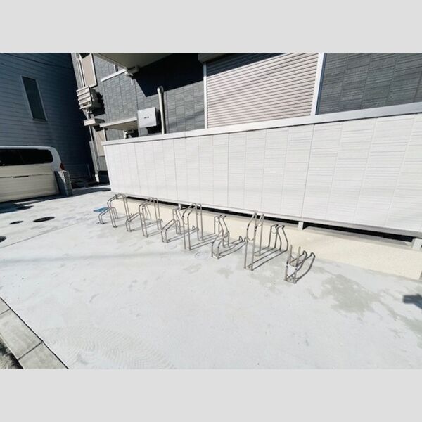 ヴィアラッテア 駐輪場