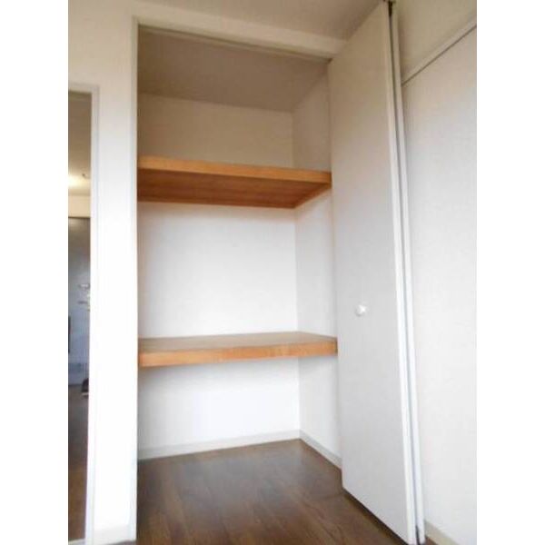 グランソレイユ0202号室 収納