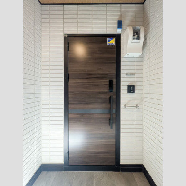 グランヴィル103号室 玄関