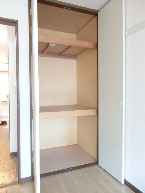 ドミール西三条0306号室 収納