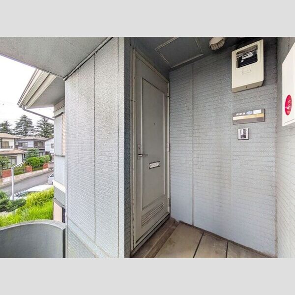 ヴューラーみつわ台　E 玄関ドア