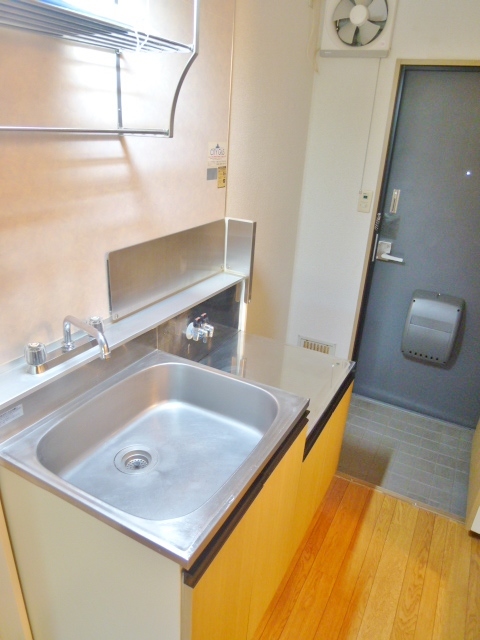 カーサ南原0102号室 ガスキッチン持込のキッチン