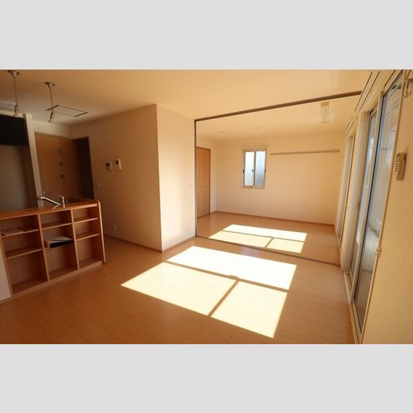 コンフォルターブル　B棟 リビングルーム　10.5帖