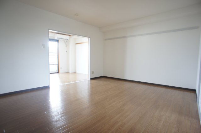 ウインド志津 こちらの居間で趣味の時間をお楽しみください