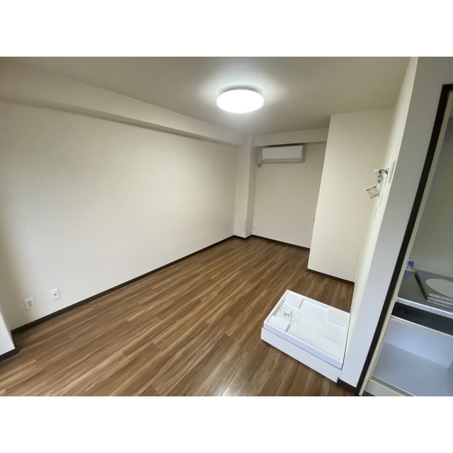 ハイライフ鶴見305号室 リビング