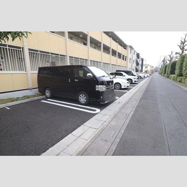 ロイヤルローズ307号室 駐車場