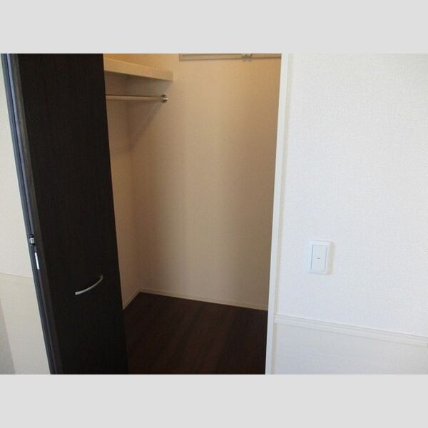 マノワール　ブリーズ(manoir brise)　A棟101号室 ウォークインクローゼット