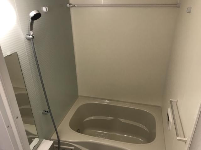 シャンピアス201号室 バス