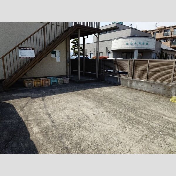 コスモハイツ福生 駐車場