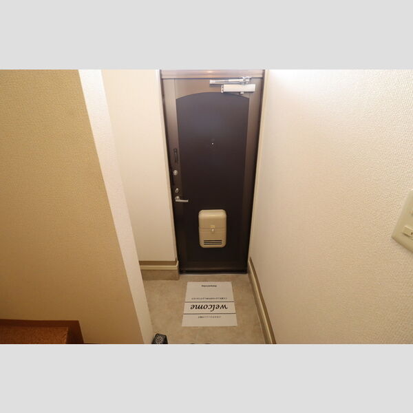 メゾン・ヒロ　C/D 玄関