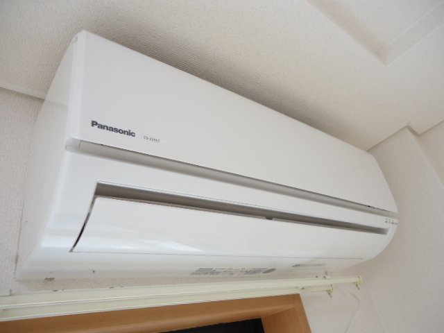 ヴィラ・マリアージュ101号室 エアコン