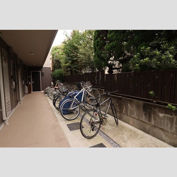 monad SASAZUKA 自転車駐輪場