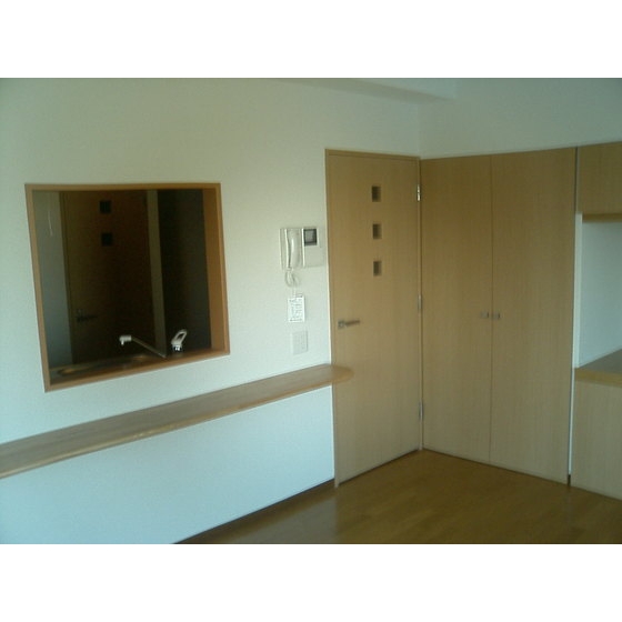 ルビナス・ウエストパレス 居室からカンターキッチン