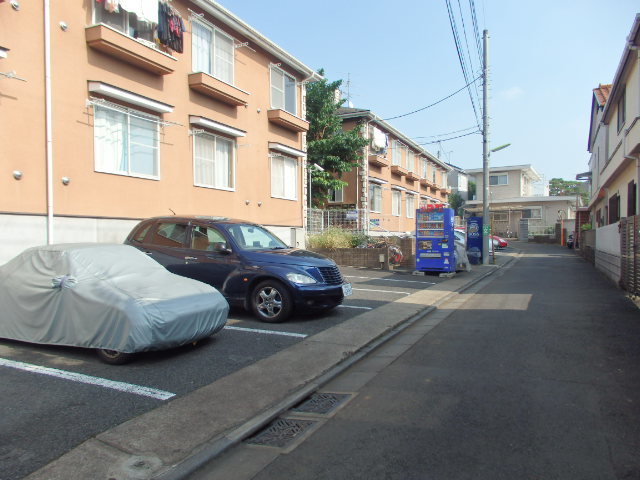 マノワール千歳烏山Ａ棟 駐車場