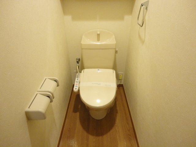 コンフォース202号室 シャワー付トイレ