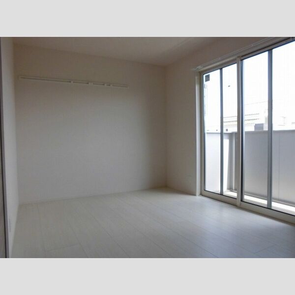 サクラハイツ203号室 ♪洋室6帖♪